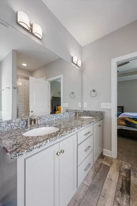 Bath - 977 Mcbrides Branch Rd, Beechgrove, TN 37018 photo 1 of 4