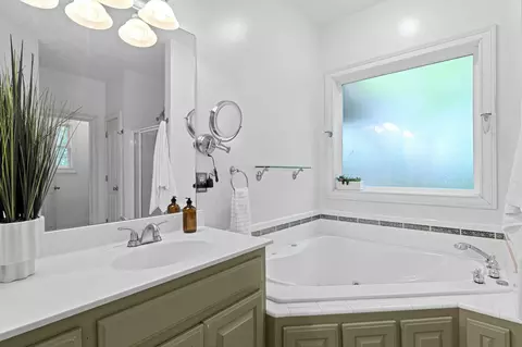 Bath - 7339 Chowning Rd, Springfield, TN 37172 photo 2 of 6
