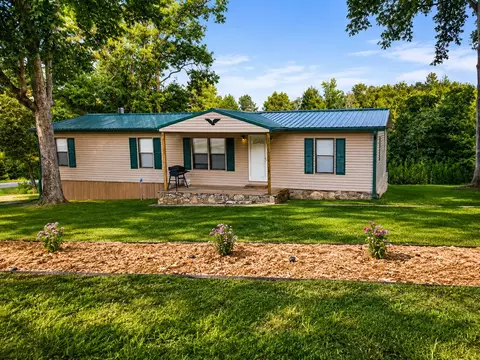 33 Lower Roans Creek Rd, Linden, TN 37096