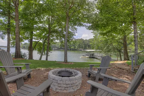117 Lake St, Estill Springs, TN 37330