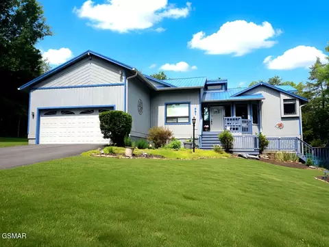 997 Lake Ridge Dr, Dandridge, TN 37725