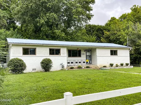 1166 Lake Dr, Dandridge, TN 37725