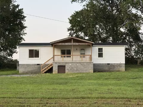 1110 Twin Creek Rd, Charlotte, TN 37036