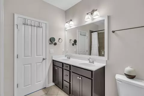 Bath - 2091 Hemlock Dr, Spring Hill, TN 37174 photo 1 of 2
