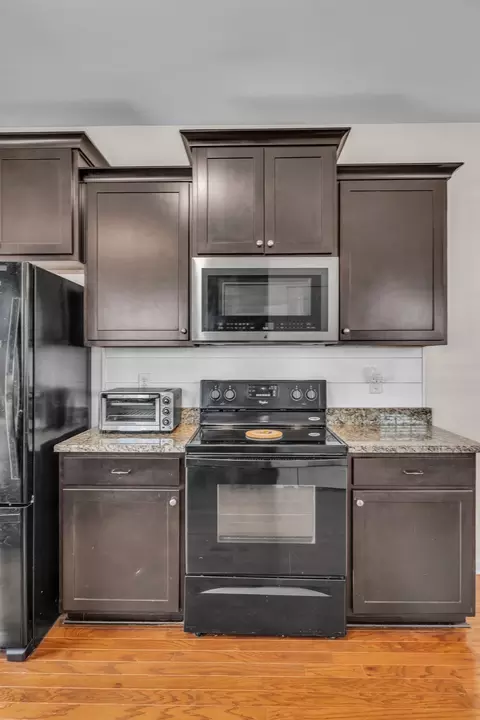 Kitchen - 2091 Hemlock Dr, Spring Hill, TN 37174 photo 4 of 4