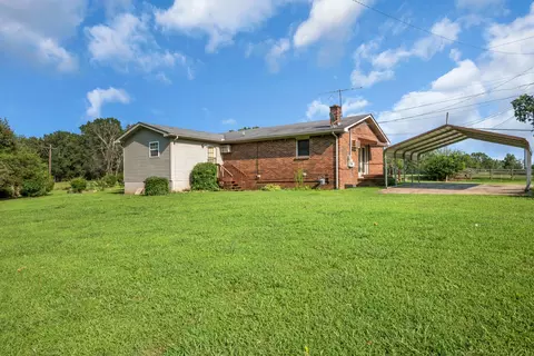 Exterior - 152 W Piney Rd, Dickson, TN 37055 photo 4 of 10