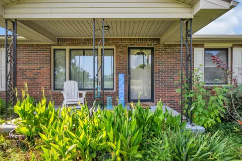 Exterior - 152 W Piney Rd, Dickson, TN 37055 photo 7 of 10