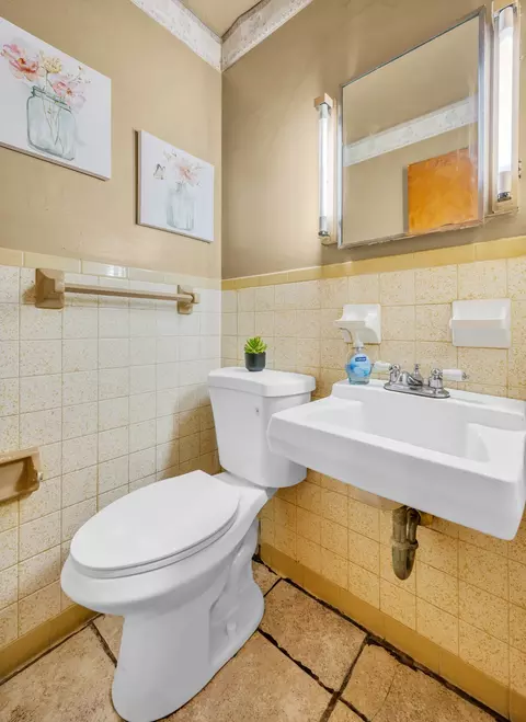 Bath - 152 W Piney Rd, Dickson, TN 37055 photo 1 of 3