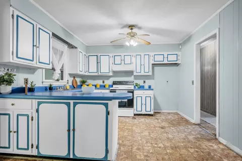 Kitchen - 152 W Piney Rd, Dickson, TN 37055 photo 2 of 4