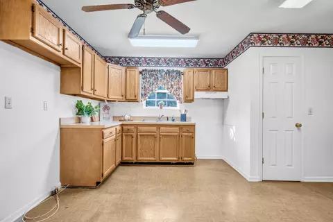 Kitchen - 152 W Piney Rd, Dickson, TN 37055 photo 3 of 4