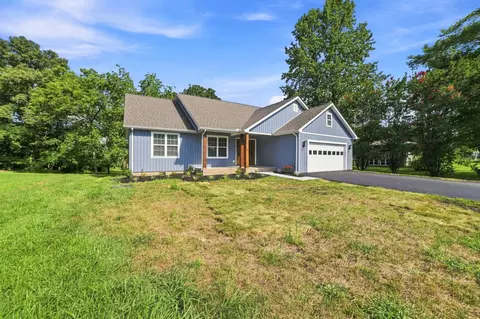 913 Memorial Dr, Paris, TN 38242