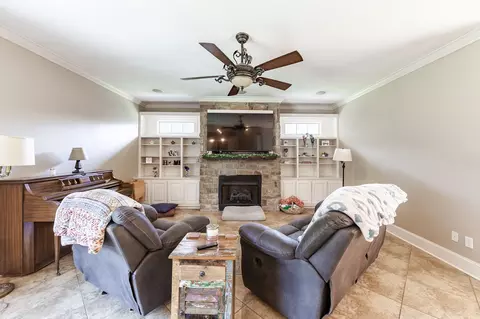 Living - 88 Epperson Dr, Jackson, TN 38305 photo 4 of 4
