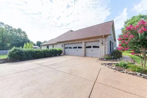 Exterior - 88 Epperson Dr, Jackson, TN 38305 photo 3 of 10