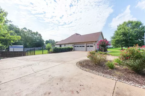 Exterior - 88 Epperson Dr, Jackson, TN 38305 photo 4 of 10