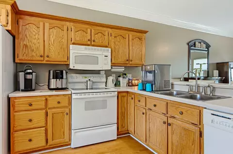 Kitchen - 117 Thomas Holman Cir, Springfield, TN 37172 photo 2 of 3