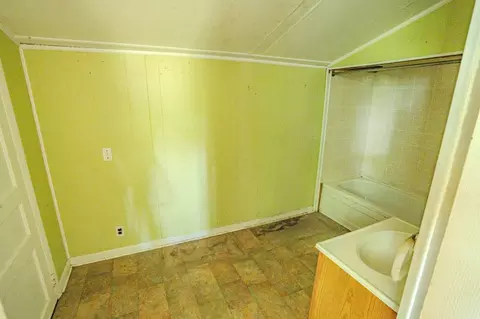 Bath - 139 Hardin Loop, Westpoint, TN 38486 photo 1 of 2