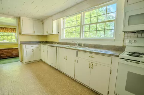 Kitchen - 139 Hardin Loop, Westpoint, TN 38486 photo 3 of 3