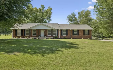 920 Clearview Rd, Cottontown, TN 37048