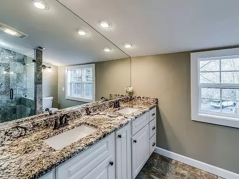 Bath - 175 Dillon Rd, Baxter, TN 38544 photo 2 of 4