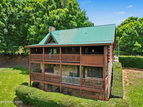 1629 Little Cabin Loop, Pigeon Forge, TN 37862
