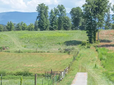 2 Hutton Ridge Rd, Maryville, TN 37801