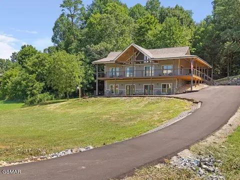 3327 Clear Valley Dr, Sevierville, TN 37862