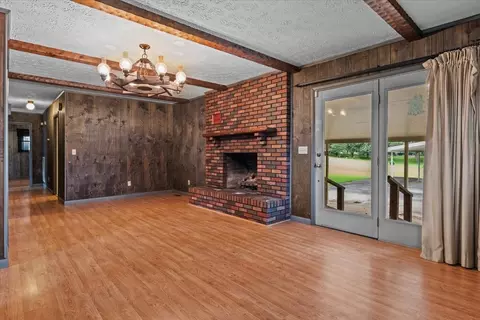 Living - 166 Parrish Ln, Mcewen, TN 37101 photo 1 of 4