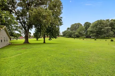 Exterior - 166 Parrish Ln, Mcewen, TN 37101 photo 10 of 13