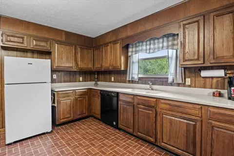 Kitchen - 166 Parrish Ln, Mcewen, TN 37101 photo 3 of 3