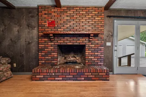 Living - 166 Parrish Ln, Mcewen, TN 37101 photo 3 of 4