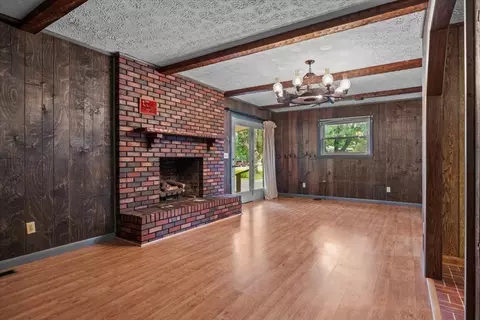 Living - 166 Parrish Ln, Mcewen, TN 37101 photo 4 of 4