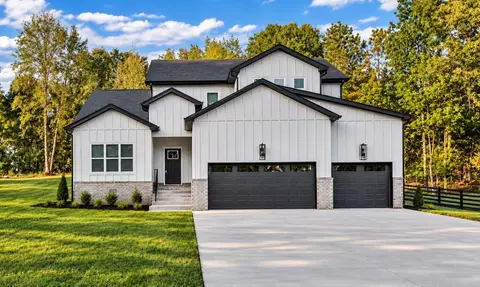 1725 Powell Rd, Clarksville, TN 37043