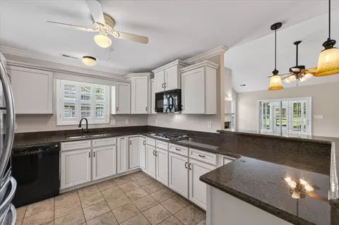 273 Turnberry Cir, Clarksville, TN 37043