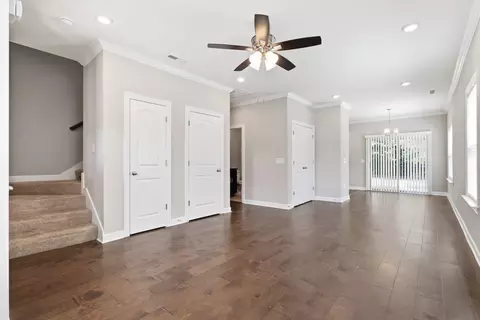 Living - 507 E Castle St, Murfreesboro, TN 37130 photo 2 of 4