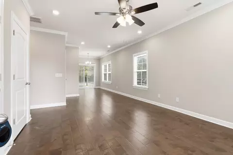 Living - 507 E Castle St, Murfreesboro, TN 37130 photo 1 of 4