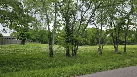 198 Cranwill Dr, Hendersonville, TN 37075