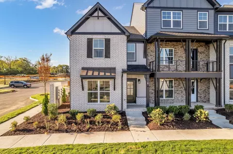 602 Granbury Pvt Dr, Hendersonville, TN 37075