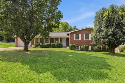 54 Kriswood Dr, Rossville, GA 30741