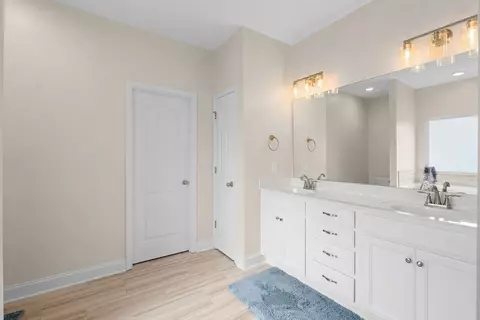 Bath - 2220 Goodwin Ln, Murfreesboro, TN 37128 photo 4 of 6