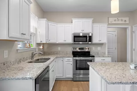 Kitchen - 2220 Goodwin Ln, Murfreesboro, TN 37128 photo 2 of 4