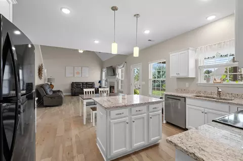 Kitchen - 2220 Goodwin Ln, Murfreesboro, TN 37128 photo 4 of 4