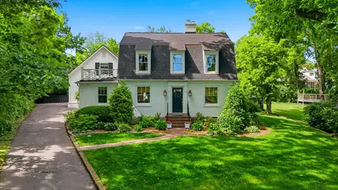 1716 Green Hills Dr, Nashville, TN 37215