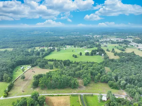 296 Lake Westmoreland Rd, Westmoreland, TN 37186