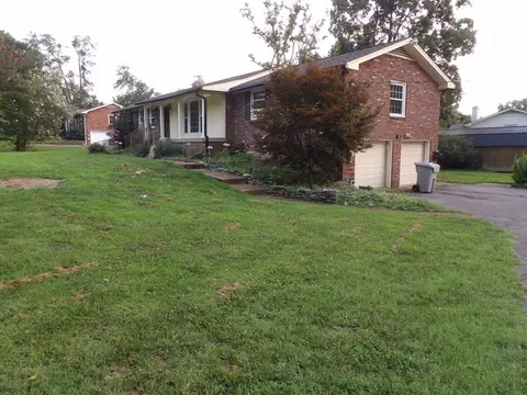 300 Indian Lake Rd, Hendersonville, TN 37075