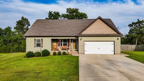 122 Blue Grass Dr, Shelbyville, TN 37160