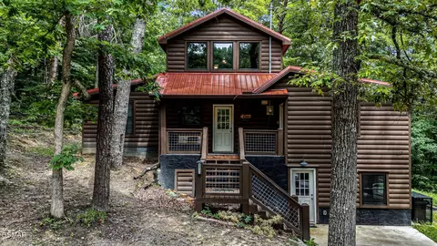 2211 Lake View Ln, Sevierville, TN 37876