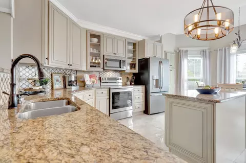 Kitchen - 902 Rushmore Dr, Murfreesboro, TN 37129 photo 3 of 4