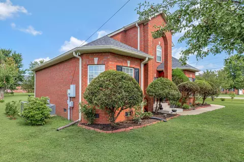 Exterior - 902 Rushmore Dr, Murfreesboro, TN 37129 photo 3 of 4