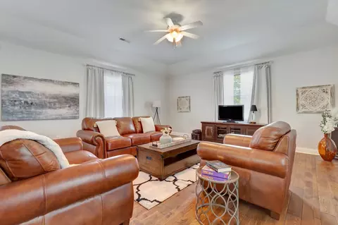 Living - 902 Rushmore Dr, Murfreesboro, TN 37129 photo 6 of 6