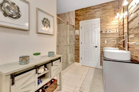 Bath - 902 Rushmore Dr, Murfreesboro, TN 37129 photo 1 of 4